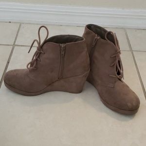 Booties (6.5) Tan
